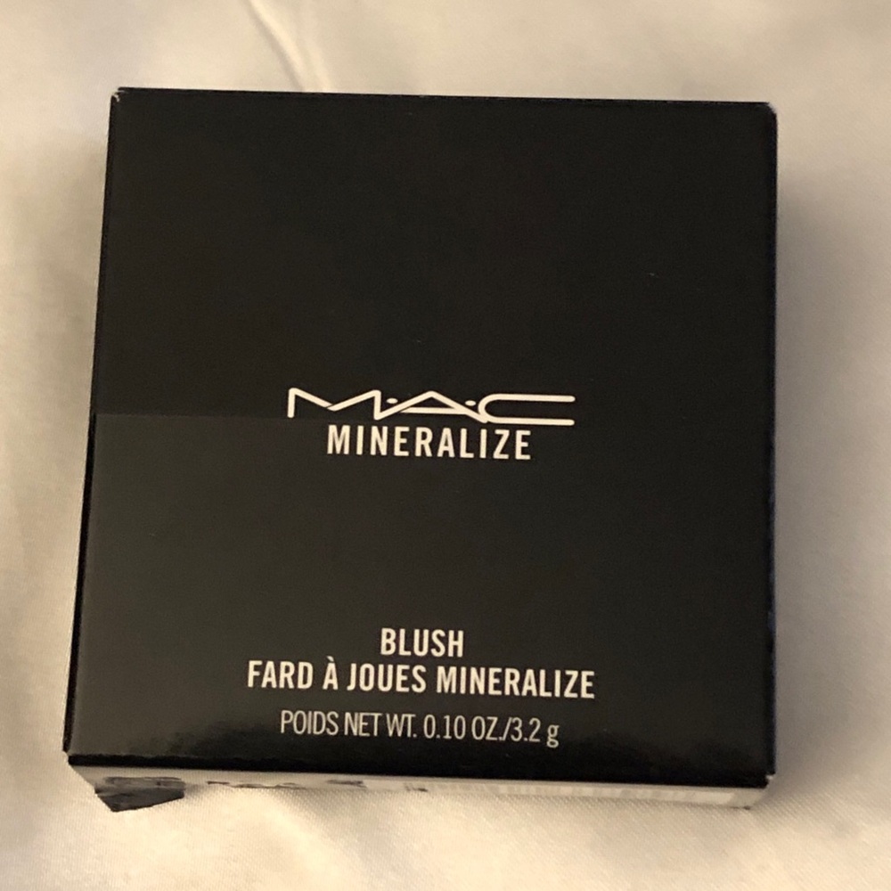MAC Cosmetics Mineralize Baked Blush Shade Love Joy 3.2g NIB